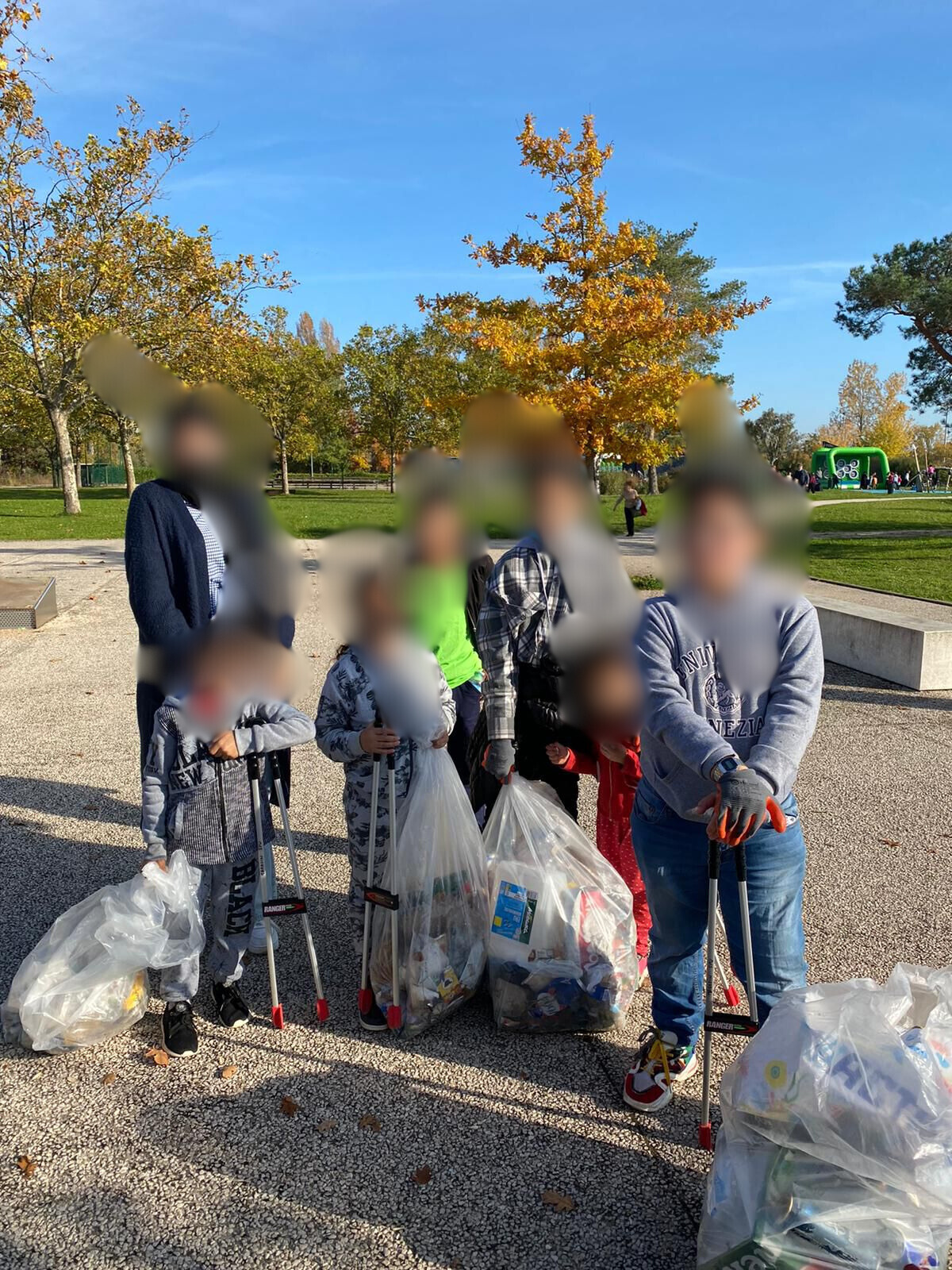 Nettoyage de la ville avec les enfants du class